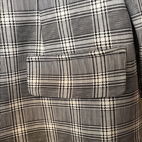 NYC Black and White Blazer - Picture 4 of 6